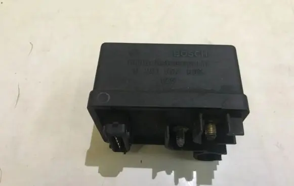 Peugeot 405 Glow plug pre-heat relay 0281003005