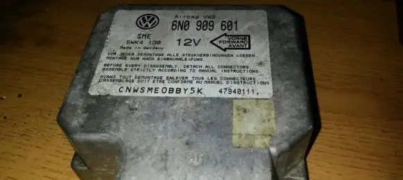 Volkswagen PASSAT B4 Airbag control unit/module 6N0909601 5WK4130