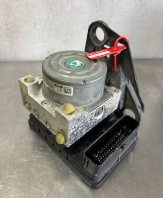 Volkswagen Golf VII Master brake cylinder