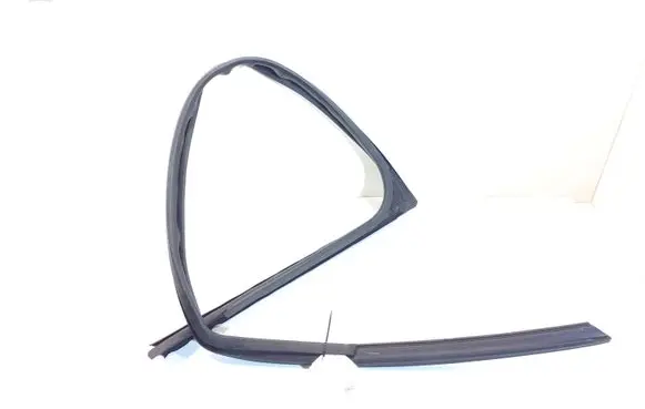 Citroen C4 Cactus Rubber seal front door (on door) 