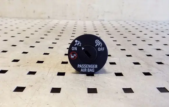 Passenger airbag on/off switch