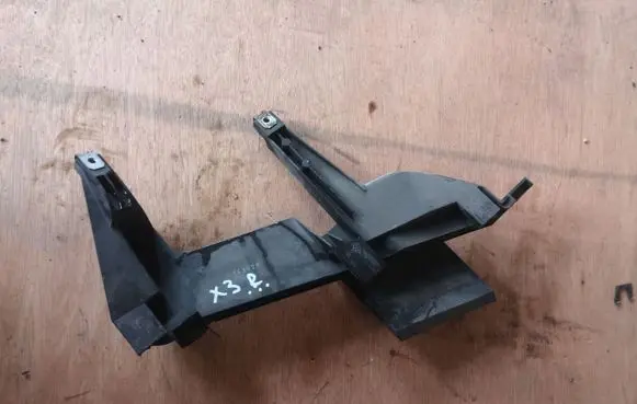 BMW X3 E83 Headlight/headlamp mounting bracket 1301073025