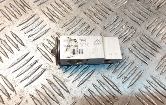Toyota Avensis T250 Air conditioning (A/C) expansion valve MF447500