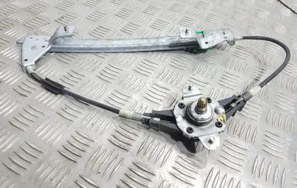 Rear door manual window regulator