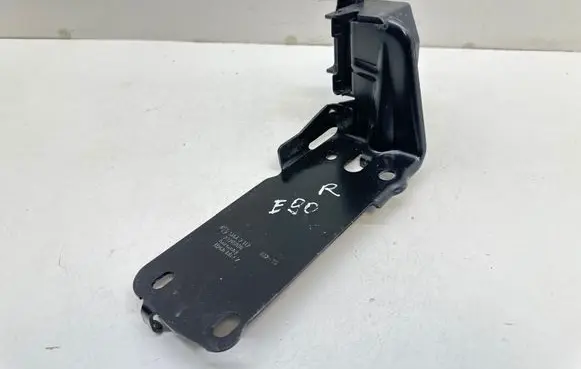 BMW 3 E90 E91 Radiator mount bracket 7117812