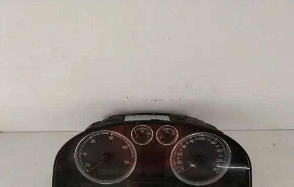 Volkswagen PASSAT B5.5 Speedometer (instrument cluster) 110080199