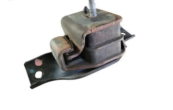 Subaru Impreza II Engine mount bracket