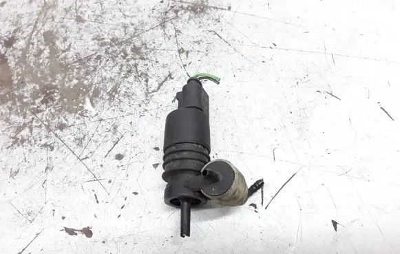 Volkswagen Golf IV Windscreen/windshield washer pump