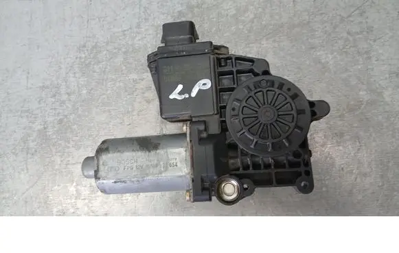 Opel Vectra B Front door window regulator motor 013082654