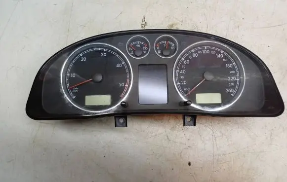 Volkswagen PASSAT B5.5 Speedometer (instrument cluster) 3B0920847E 271101183634 VWZ7Z0A4536140