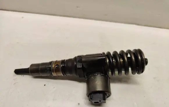 Audi A4 S4 B7 8E 8H Fuel injector 03G130073G