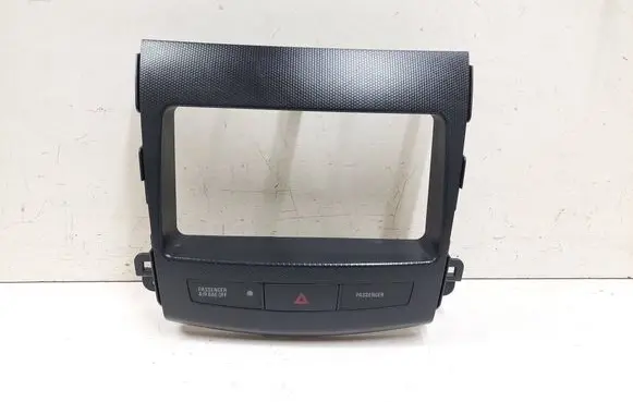 Citroen C-Crosser Radio/GPS head unit trim 8002A072XA 0J21A 3853852