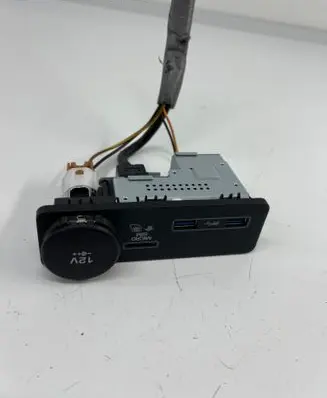 Jaguar F-Pace USB socket connector JPLA19E110BB