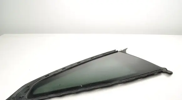 BMW 4 G22 G23 G24 G26 Rear side window 7482716