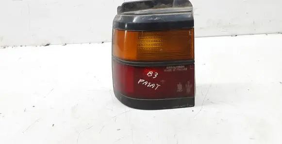 Volkswagen PASSAT B3 Rear/tail lights 333945111