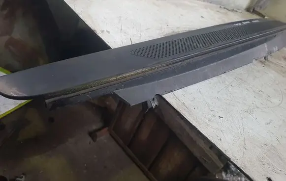 Mercedes-Benz Vaneo W414 Wiper trim