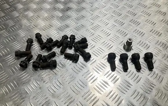 BMW X1 F48 F49 Anti-theft wheel nuts and lock TM21448