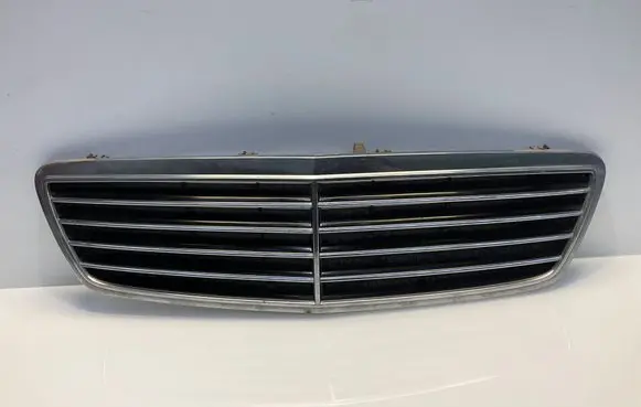 Mercedes-Benz C W203 Front grill A2038800183 2038800183