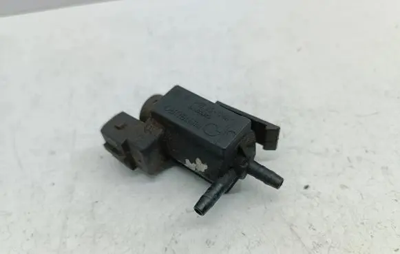 Nissan Terrano Vacuum valve 72220400 AESU127