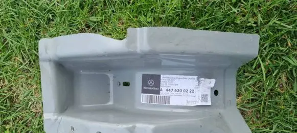 Mercedes-Benz V Class W447 Rear bumper mounting bracket A4476300222
