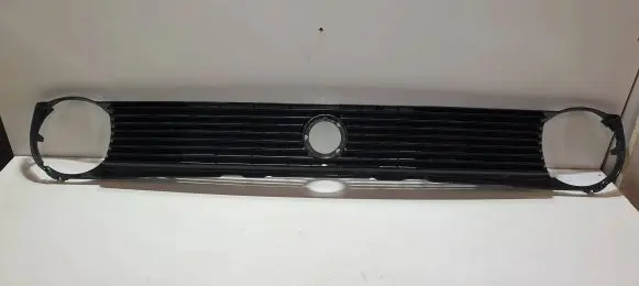 Volkswagen Polo II 86C 2F Front bumper upper radiator grill 867853653
