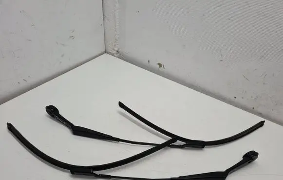 Ford Focus Front wiper blade arm