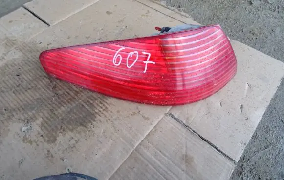 Peugeot 607 Rear/tail lights 2543G