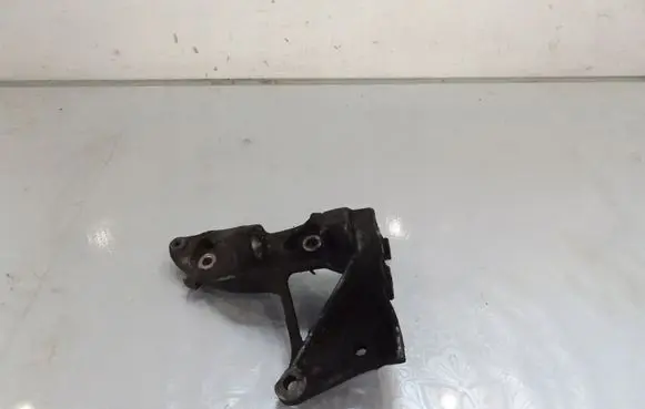 Ford Focus C-MAX Engine mounting bracket
