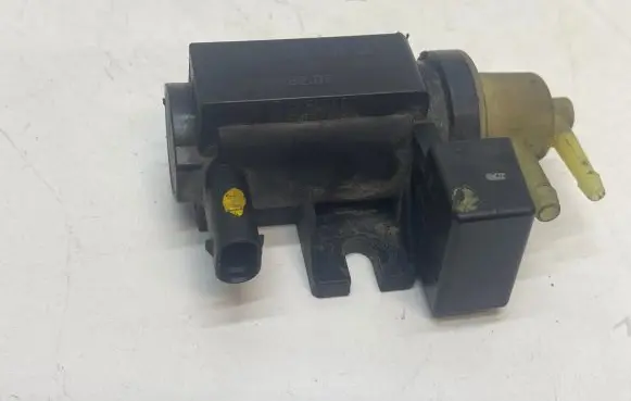 Mercedes-Benz B W245 Turbo solenoid valve A0061536628 06T304 70078202