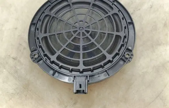 Opel Corsa F Front door speaker 9818747880