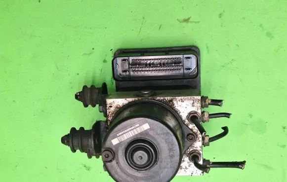 Volkswagen Golf V ABS Pump 1K0907379AC 06005305H0 10096003593