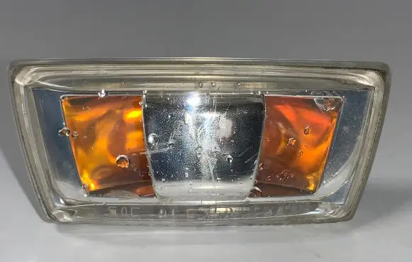 Front fender indicator light