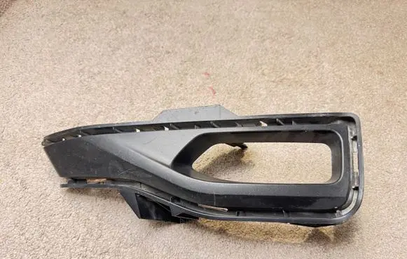 Nissan Leaf II (ZE1) Front fog light trim/grill 622565SK0E