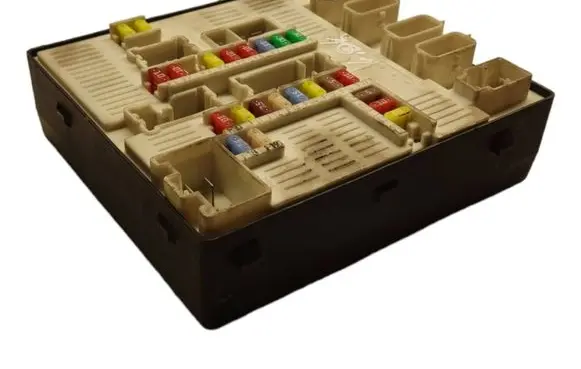 Renault Megane III Fuse box set 284B61871R 9639055892 519339402