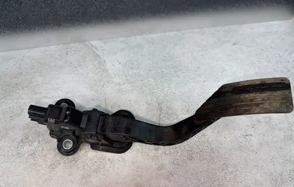 Dodge Caliber Accelerator throttle pedal 04891586AB