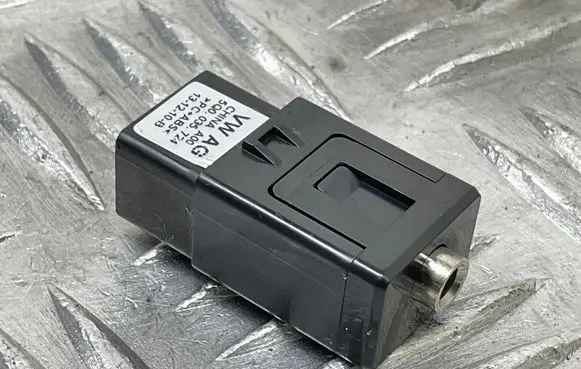 Skoda Octavia Mk3 (5E) AUX in-socket connector 5Q0035724