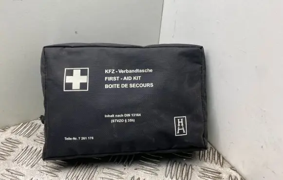 BMW 3 E90 E91 First aid kit 7261178