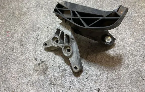 Opel Grandland X Engine mount bracket 