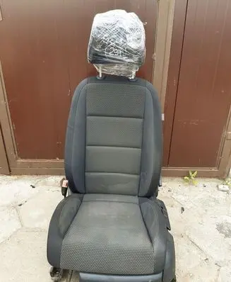 Volkswagen Golf VI Front driver seat 