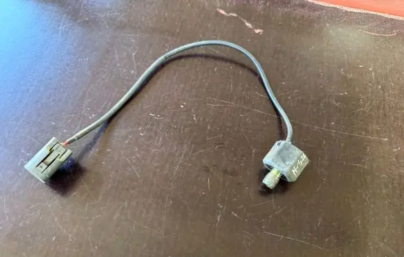 Mazda 323 Detonation knock sensor E1T50471 3506 ZL02