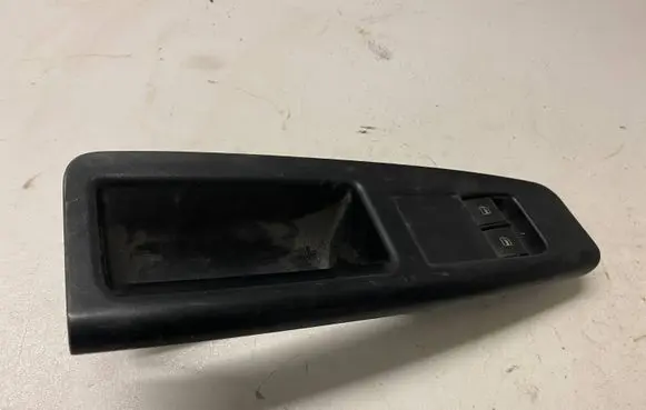 Volkswagen Polo IV 9N3 Front door window switch trim 6Q1867171E