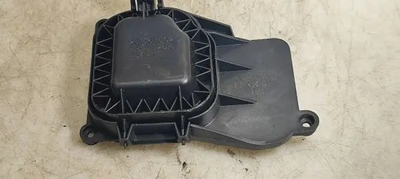 Ford Focus Headlight/headlamp dust cover 205675C2 205675C1