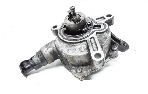 Volvo V70 Vacuum pump 30731825