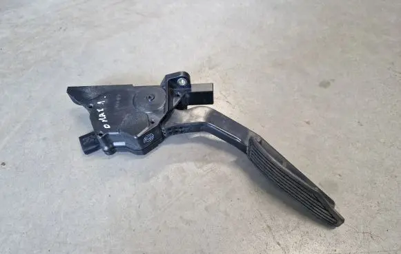 Isuzu D-Max Accelerator throttle pedal 8980677481