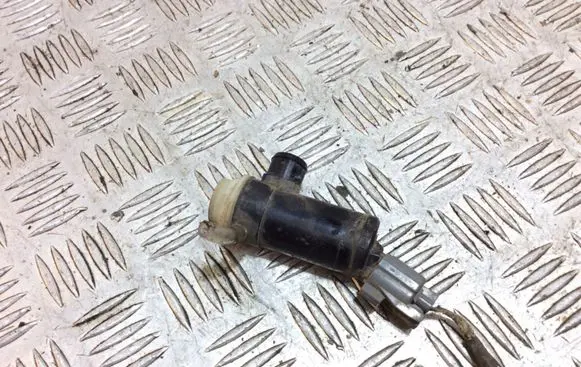 Subaru Legacy Windscreen/windshield washer pump