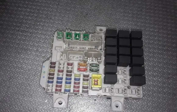Mitsubishi Colt Fuse module 5WK45103D