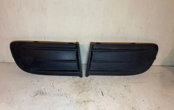Skoda Octavia Mk2 (1Z) Front bumper lower grill 1Z0807368 1Z0807367
