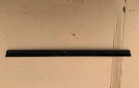Mercedes-Benz W123 Rubber seal rear door window/glass 