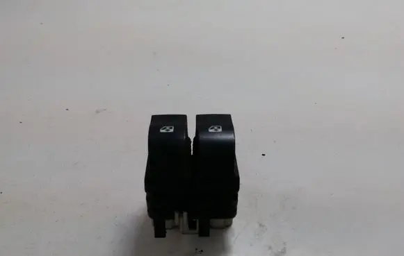 Renault Laguna II Electric window control switch 015090A