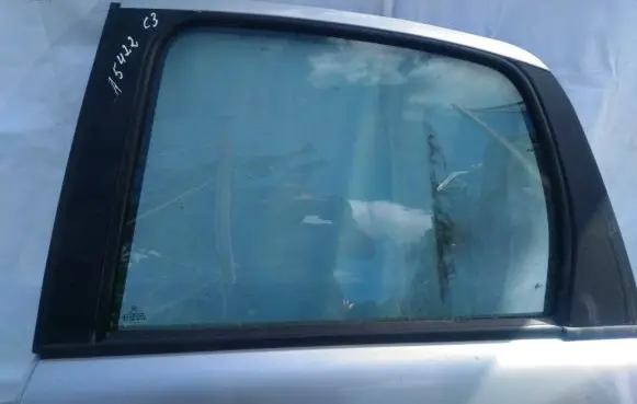 Rear door window glass